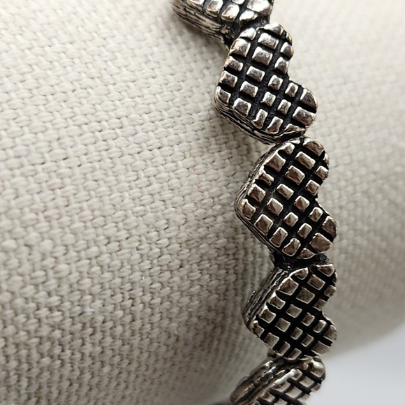 Alex & Ani Silver Vintage Sixty-Six Heart Bracelet - Picture 3 of 9